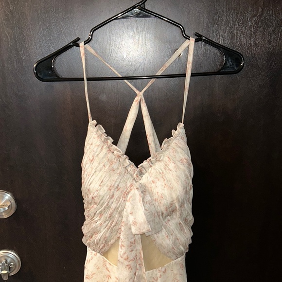 LIGHT & FLOWY MAXI DRESS - Picture 1 of 4